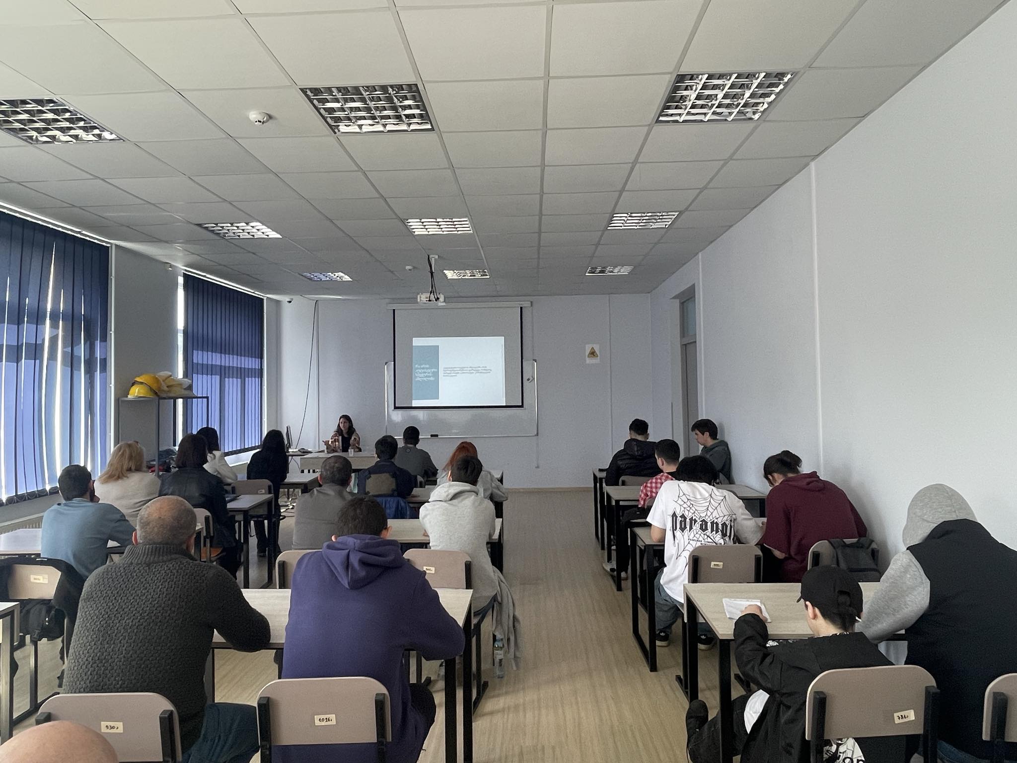 2 აპრილი  აუტიზმის შესახებ ცნობადობის ამაღლების მსოფლიო დღეა